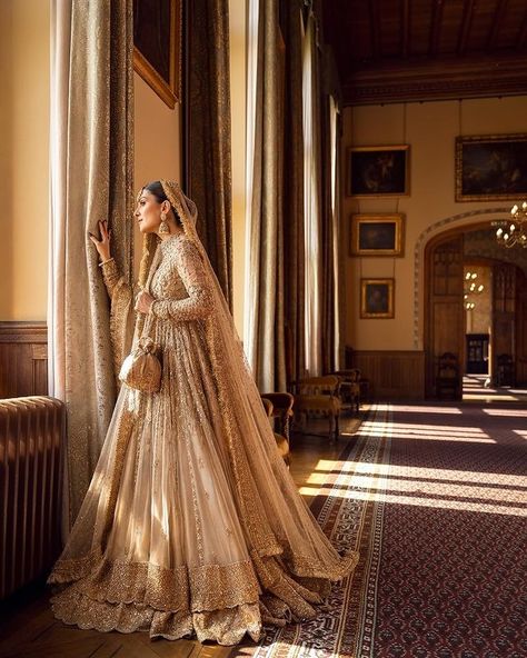 Instagram Gold Pakistani Bridal Dress, Pishwas Pakistani, Bridal Pishwas, Pakistani Bridal Dresses Online, Pakistan Bride, Faiza Saqlain, Pakistani Mehndi Dress, Bridal Lehenga Indian, Wedding Dress Pakistani