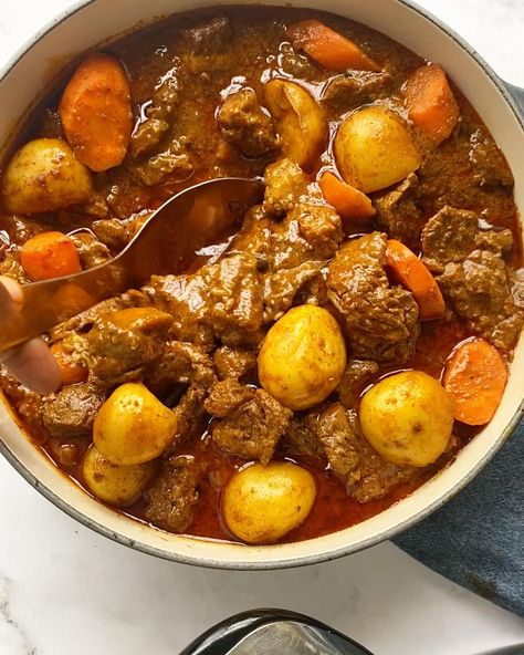 Beef Stew Aesthetic, Stew Aesthetic, Stewing Beef, Stew Beef, Beef Curry, Food Options, Beef Stock, Baby Potatoes, Water Water