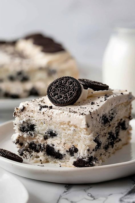 Easy Cookie And Cream Cake, Cookies And Cream Cream Cheese Frosting, Oreo Cake With Cream Cheese Frosting, Oreo Sheet Cake Recipe, Oreo Cake Frosting, Oreo Traybake, Easy Cookies And Cream Cake, Easy Box Cake Recipes, Desert Box Cake