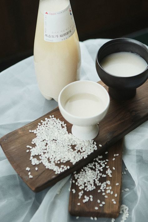 Design Anthology, Japanese Packaging, Drink Photo, Food Drink Photography, Nutrition And Dietetics, Rice Milk, Rice Wine, Bakery Cafe, Korean Traditional