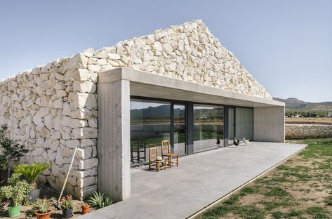 GRX arquitectos celebrates rural living with its casa calixto in granada Renovation Facade, Story Stone, Front Facade, Modern Mediterranean, Rural Living, Stone Masonry, Spanish House, Stone Houses, Urban Living