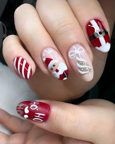 Artila on Instagram: "Christmas Nails (hand painted)🎅🏼🌲🎁 #christmasnails #christmastree #santaclaus #rednails #nailart #nailartist #merrychristmas #instagood #instadaily #instagram #instanails #swindon #wiltshire #wiltshirenails #beauty #fashion" Animation Nails, Nail Noel, Nail Art Noel, Santa Nails, Xmas Nail Art, Foil Nail Art, Cute Christmas Nails, Christmas Gel Nails, French Tip Acrylic Nails