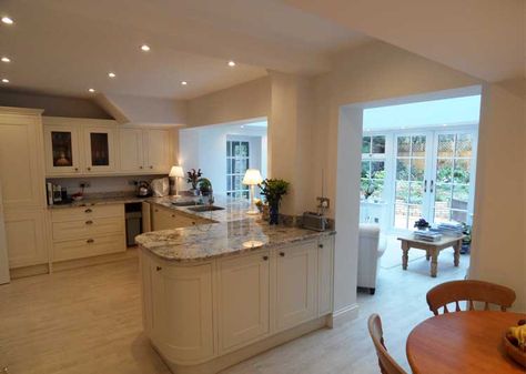 Interior Pillars, Small Kitchen Diner, Small Open Plan Kitchens, Kitchen Orangery, Extension Inspiration, Kitchen Conservatory, Conservatory Kitchen, Kitchen Diner Extension, Open Plan Kitchen Dining Living