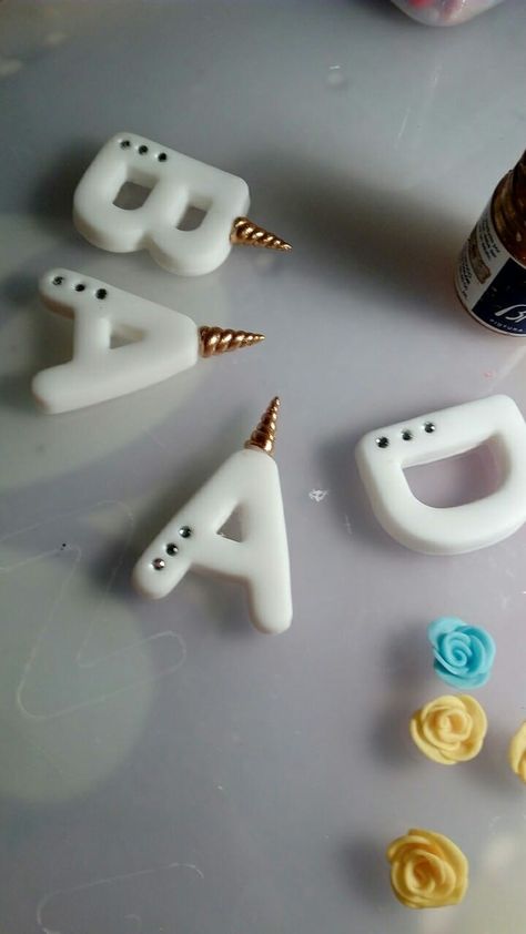 Polymer Clay Alphabet Letters, Polymer Clay Letters, Clay Letters, Unicorn Letters, Clay Unicorn, Fondant Letters, Clay Keychain, Art Perle, Fondant Decorations