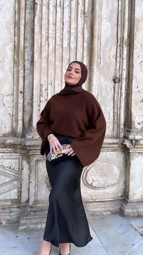 Semi Soiree Outfit Hijab, Black Satin Skirt Outfit Hijab, Hijabi Satin Skirt, Shimmer Skirt Outfit, Satin Skirt Outfit Hijab, Satin Skirt Winter Outfit, Satin Skirt Outfit Winter, Satin Skirt Outfit Classy, Hijabi Photography