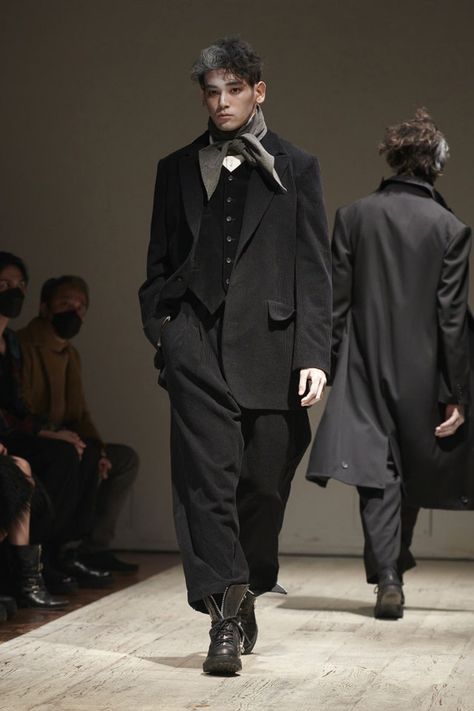 Yohji Yamamoto Menswear, Yoji Yamamoto, Yohji Yamamoto Men, Aesthetic Outfits Men, Fall 2022, Mens Fall, Yohji Yamamoto, Black Suits, Tim Burton