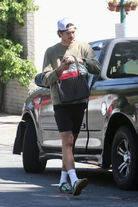 Jacob Elordi Stepped Out Again in the Same Look That Went Viral Just Days Ago Jacob Elordi Paparazzi, Jacob Elordi Outfits, Jacob Elordi, Mens Spring Fashion, Cool Outfits For Men, Streetwear Men Outfits, Fashion Images, Latest Outfits, Fashion Sewing