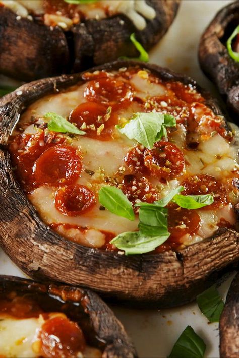 pizza portobellos Mushroom Recipes Crockpot, Mushroom Recipes Indian, Stuffed Mushroom Recipes, Best Stuffed Mushrooms, Easy Stuffed Mushroom Recipe, Onion Appetizers, Big Mushroom, Stuffed Mushrooms Easy, Stuffed Mushroom