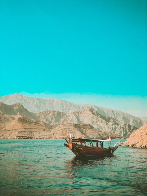 Oman Aesthetics, Oman Landscape, Oman Culture, Musandam Oman, Oman Beach, Sultan Oman, Nature Creatures, Fc Barcelona Wallpapers, Sultanate Of Oman