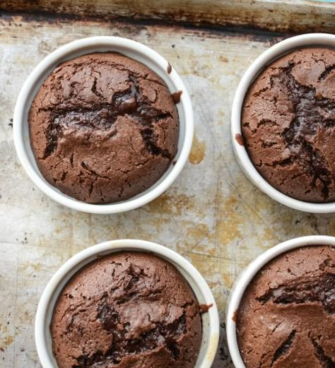 Chocolate Molten Lava Cakes are one of my very very favorite dessert recipes Molten Lava Cakes Recipe, Lava Cake Recipe, Chocolate Lava Cake Recipe, Molten Cake, Molten Chocolate Lava Cake, Lava Cake Recipes, Molten Lava Cakes, Torte Cupcake, Molten Chocolate