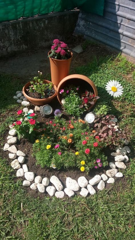 Jardim Diy, Garden Life, Front Yard Garden Design, Garden Decor Projects, Home Garden Design, Rock Garden Landscaping, Front Yard Garden, Garden Yard Ideas, Diy Garden Projects