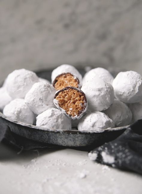 These puppy chow truffles (aka muddy buddies truffles) are an easy, no-bake treat! #nobake #desserts #puppychow Cereal Snacks, Muddy Buddies, Types Of Chocolate, Peanut Butter Powder, Peanut Butter Balls, Puppy Chow, Vanilla Chocolate, No Bake Treats, Creamy Peanut Butter