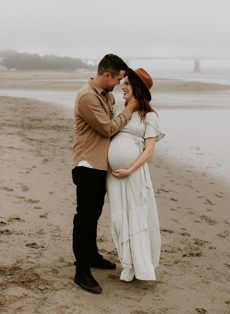 California Maternity Photos, Bridge Maternity Pictures, Boho Couples Maternity Photos, Moody Maternity Shoot, Boho Maternity Photos Sunset, San Dunes Maternity Photoshoot, Pregnancy Couple, Winter Maternity Pictures, Pregnant Photos