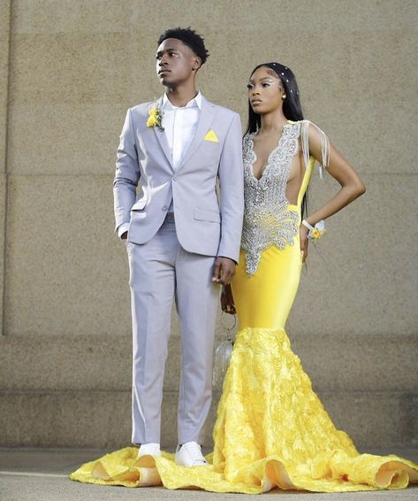 Yellow And Gray Prom Couples, Prom Couples Ideas, Yellow Prom Black Couple, Grey And Yellow Prom Couple, Yellow Prom Outfits For Guys, Prom Color Ideas For Couples Black, Yellow Prom Outfits For Couples, Prom Send Off Photoshoot, Black Couple Prom Outfits