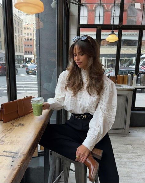 Morning Matcha, Minimal Accessories, Romantic Cottage, Casual Dinner Outfit, Young Woman, Style Me Pretty, A Coffee, Business Casual, Matcha