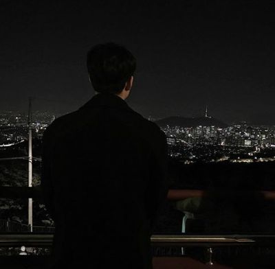 Dark Hair Man Aesthetic Faceless, Black Hair Man Aesthetic Faceless, No Face Dark Aesthetic, Man Aesthetic Dark Faceless, Ulzzang Guy Faceless Night, Dark Office Aesthetic, Academia Aesthetic Outfit Men, Dark Office, Academia Aesthetic Outfit