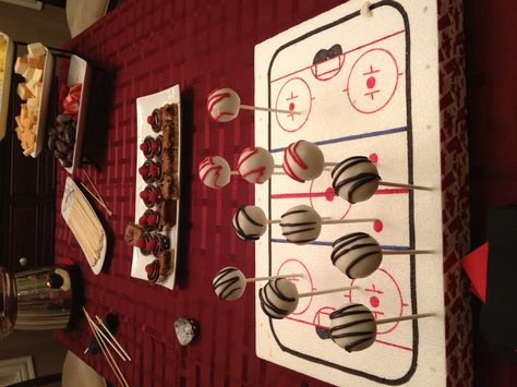 Hockey cake pops Hockey Cake Pops, Hockey Birthday Cake, Cake Pop Ideas, Hockey Cake, Themed Cake Pops, Hockey Cakes, Hockey Party, Hockey Birthday, Pop Ideas