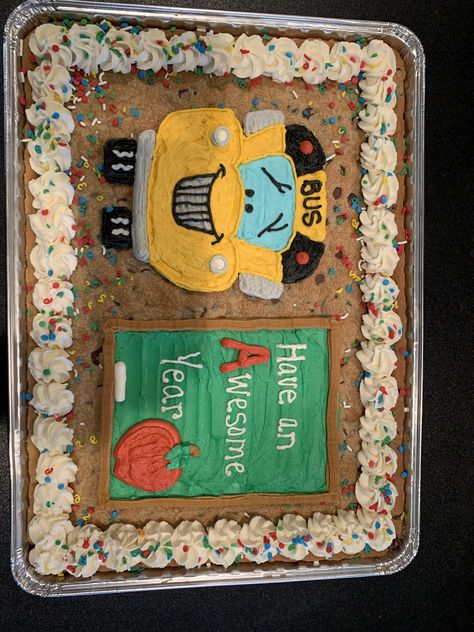 Back To School Cookie Cake Ideas, Back To School Cake Designs, Back To School Cookie Cake, Back To School Cake Ideas, Back To School Cake, School Cakes, Friendship Cake, Message Cookies, Cookie Cake Designs