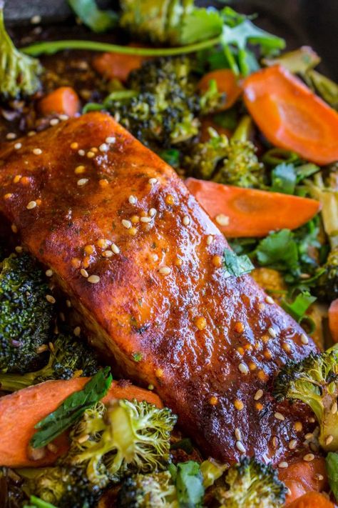 Sheet Pan Asian Salmon with Broccoli, Carrots, and Rice Noodles - The Food Charlatan Sheet Pan Asian, Yummy Dinner Ideas, Salmon With Broccoli, Healthy Tilapia, Salmon Broccoli, Spiced Salmon, Sheet Pan Meals, Asian Salmon, Salmon And Broccoli