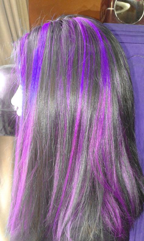 Purple Hair Highlights Wolfcut, Hair Color Streaks Purple, Purple Hair Highlights On Brown Hair, Purple Chunky Highlights Black Hair, Elissabat Hair, Purple Chunky Highlights Brown Hair, Skunk Hair Purple, Purple Strip In Hair, Strip Dyed Hair