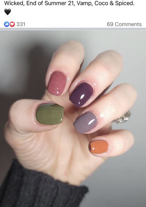 Multicolored Nails Winter, Mismatched Nails Color Schemes, Short Multicolor Nails, Nail Color Combinations, Popular Color Schemes, Shiny Nails Designs, Multicolored Nails, August Nails, Cute Nails For Fall