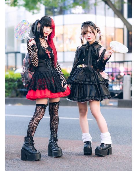 Japan Street Fashion, Mode Harajuku, Style Dr Martens, Harajuku Street Style, Gothic Harajuku, 일본 패션, Harajuku Fashion Street, Harajuku Outfits, Streetwear Mode