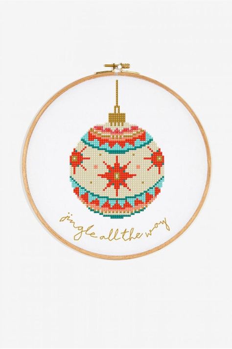 Free Christmas Cross Stitch Patterns, Free Christmas Cross Stitch, Christmas Cross Stitch Patterns, Christmas Cross Stitch Patterns Free, Embroidery Stitches Flowers, Xmas Cross Stitch, Cross Stitch Christmas Ornaments, Diy Cross, Beautiful Cross Stitch