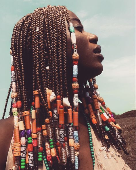 Hair Beads Aesthetic, Hair Styles With Beads, Bead Hairstyles, Beads In Hair, Beaded Braids, Women Hair Styles, Pirate Hair, Side Pic, Hair Braid Beads