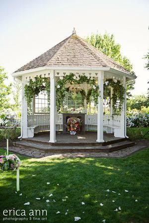 Green Villa Garden | Venue, Independence | Price it out Cozy Gazebo, Gazebo Picnic, Picnic Party Ideas, Gazebo Party, Wedding Pergola, Backyard Wedding Reception, Gazebo Decorations, Gazebo On Deck, Villa Garden