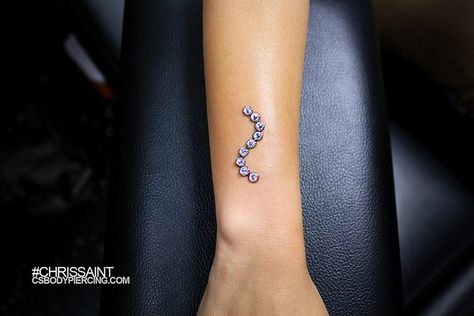 9  Dermals Wrist Piercing, Line Tattoo Arm, Dermal Piercings, Microdermal Piercing, Celebrity Bodies, Smiley Piercing, Dermal Piercing, Piercings Unique, Cute Piercings