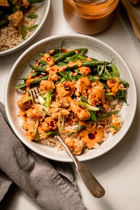 Spicy & Crispy Peanut Tofu with Green Beans Crispy Peanut Tofu, Tofu Green Beans, Peanut Tofu, Food Dinners, Laura Wright, Wholesome Meals, Peanut Recipes, Crispy Tofu, Baked Tofu