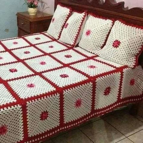 10 Easy crocheting blanket pattern free for beginners Draps Design, Crochet Bedspread, Crochet Quilt, Haken Baby, Crochet Square, Crochet Granny, Free Crochet Patterns, Bed Throws, Crochet Blanket Patterns