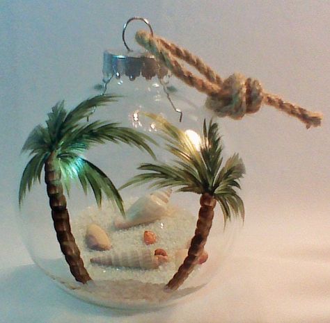 Beach Ornaments Diy, Ocean Ornaments, Seaside Dinner, Shell Projects, Beach Christmas Decorations, Beach Themed Crafts, Beach Christmas Ornaments, Seashell Projects, Coastal Christmas Decor