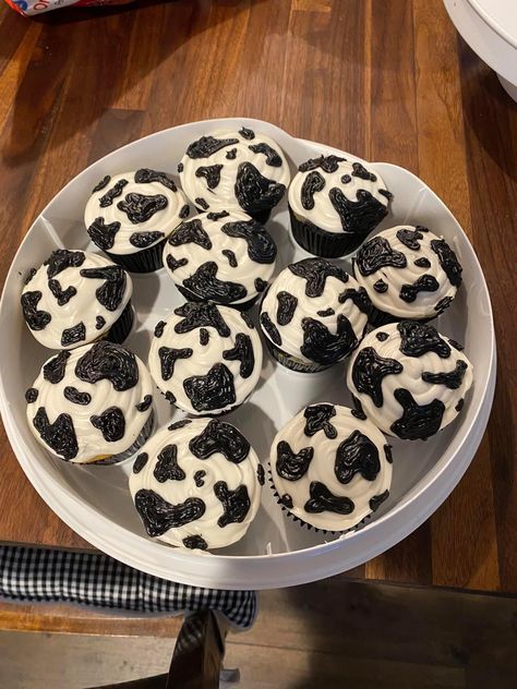 Cow Cupcakes Ideas Diy, Cow Print Birthday Cupcakes, Cow Print Dessert Ideas, Black And White Cow Cupcakes, Space Cowgirl Cupcakes, Western Birthday Cupcakes, Space Cowgirl Birthday Cake, Cow Theme Cupcakes, Cow Cake Birthday Boy