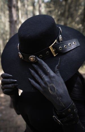 Southern Gothic Fashion, Goth Cowboy, Brown Hairstyles, Hat Aesthetic, Cowboy Aesthetic, Hair Color Brown, Goth Beauty, Baby Cowboy, Goth Aesthetic