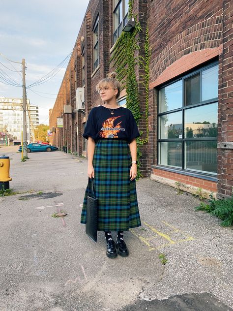 Plaid Skirt Autumn Outfit, Tartan Maxi Skirt Outfit, Long Skirt Plaid, Midsize Skirt Outfit Fall, Vintage Plaid Skirt, Maxi Plaid Skirt, Midi Plaid Skirt Outfit, Long Tartan Skirt Outfit, Plaid Long Skirt Outfit