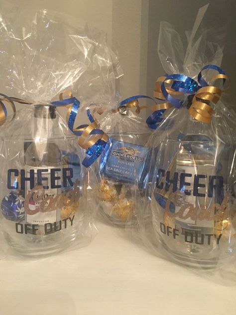 Coaches Gifts Cheerleading, End Of Season Cheer Coach Gifts, Cheer Coach End Of Season Gift, Cheer Coach Gift Basket Ideas, Coaches Gift Ideas Cheerleading, Cheer Coaches Gift Ideas, Cheer Coach Christmas Gift Ideas, Gift For Cheer Coach, Cheer Team Christmas Party Ideas