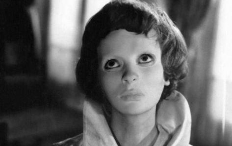 Eyes Without A Face, Vintage Blog, Best Horror Movies, Classic Horror Movies, French Films, Best Horrors, Vintage Horror, Weird Pictures, Halloween Movies