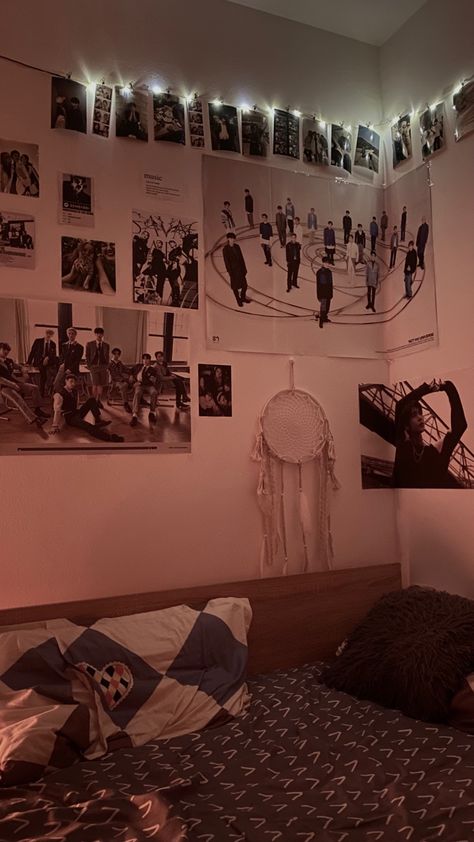 #nct #ateez #kpop #kpoproomdecor Ateez Room Decor, Kpop Ateez, Comfort Place, Sleeping Room, Room Aesthetic, Fashion Room, Room Ideas, Nct, Dresser