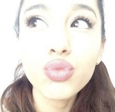 Ariana Grande 2014, 2010s Aesthetic, Ariana Grande Wallpaper, Ariana Grande Photos, Ariana Grande Pictures, Pink Aura, Ariana G, Cat Valentine, Dangerous Woman