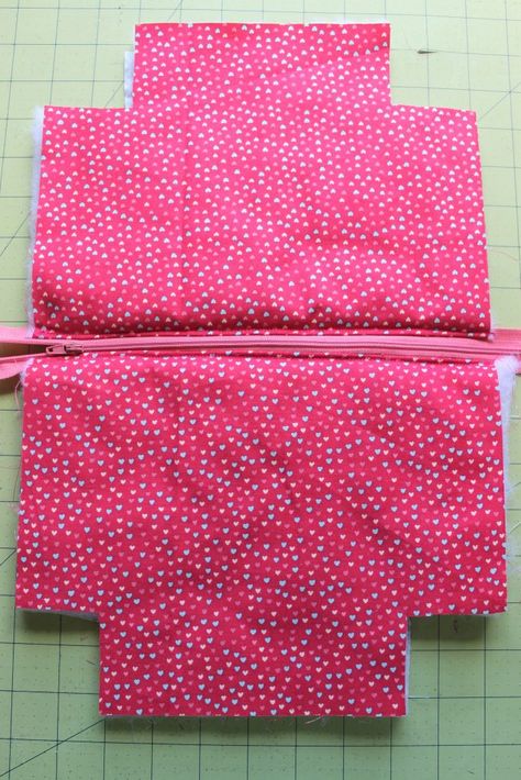 Syprosjekter For Nybegynnere, Corak Menjahit, Projek Menjahit, Zipper Pouch Tutorial, Pouch Tutorial, Beginner Sewing Projects Easy, Leftover Fabric, Bags Tutorial, Sewing Projects For Beginners