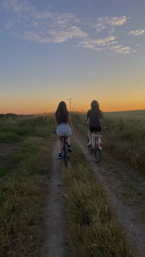 sunset || summer || bike rides || bestfriends Summer Bike Ride Aesthetic, Sunset Bike Ride, Aesthetic Bike Ride, Bike Ride Aesthetic, Bike Riding Outfit, Slasher Summer, Summer Bike Ride, Summer Bike, Friendship Photography