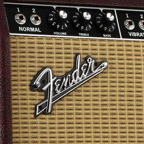 Fender Guitar Amps, Best Guitar, Guitar Amps, Fender Guitar, Marshall Speaker, Guitar Amp, Cool Guitar, Electric Guitar, Chalk