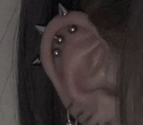 Triple Helix Piercing, Double Helix Piercing, Ear Piercings Helix, Helix Ear, Cool Ear Piercings, Pretty Ear Piercings, Face Piercings, Cool Piercings, Cute Piercings