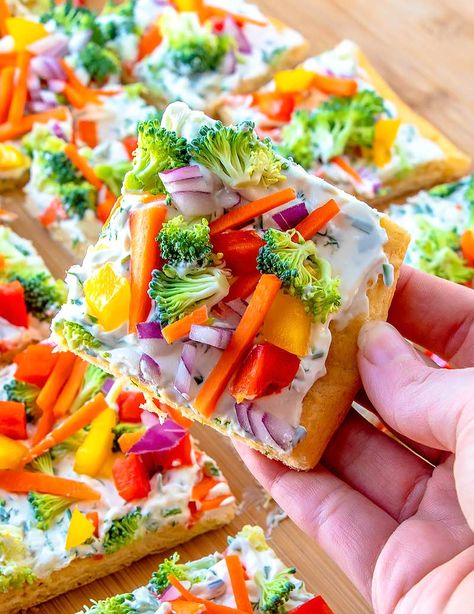 Crescent Roll Veggie Pizza, Veggie Pizza Appetizer, Pillsbury Crescent Recipes, Cold Veggie Pizza, Pizza Appetizer, Sandwich Cream, Veggie Pizza Recipe, Crescent Roll Pizza, Pepper Sandwich