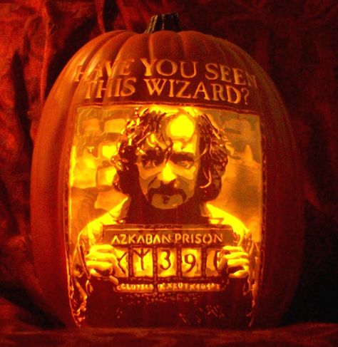 #HarryPotter pumpkin carve of Sirius Black's wanted poster done for WhimsicAlley by The Pumpkin Geek. Holy cow! www.thepumpkingeek.com Harry Potter Pumpkin Carving, Harry Potter Pumpkin, Amazing Pumpkin Carving, Creative Pumpkin Carving, Easy Pumpkin Carving, Pumpkin Carving Designs, Pumpkin Carving Ideas, Festa Harry Potter, Halloween Pumpkin Designs