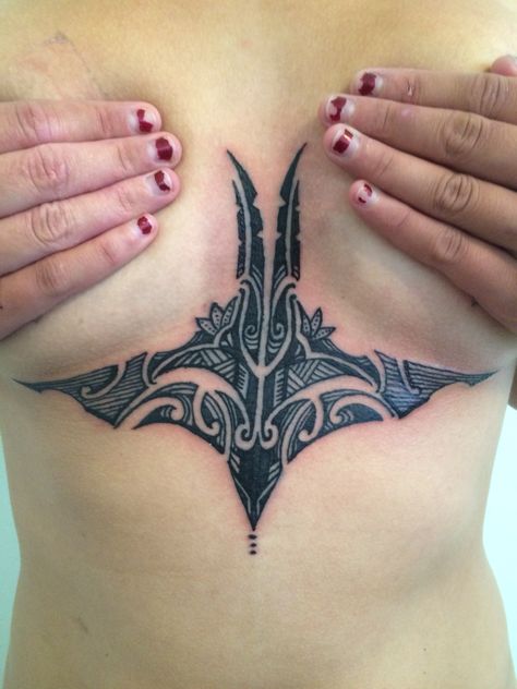 Chest piece Samoan Tattoos, Ta Moko, Circle Tattoos, Samoan Tattoo, American Tattoos, Sternum Tattoo, Thigh Tattoos Women, Polynesian Culture, Chest Piece