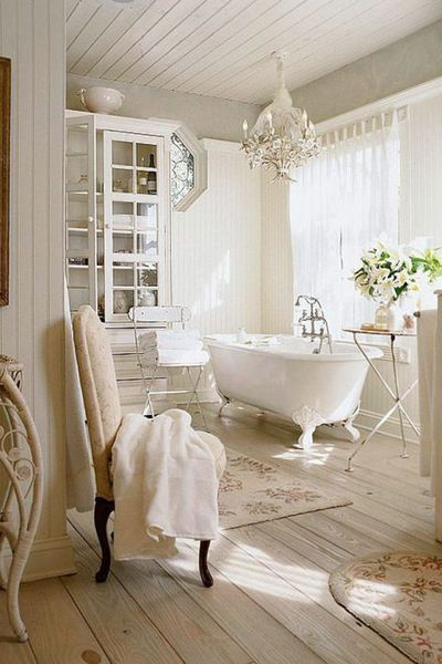 Period Bath, Country Bathroom Designs, Country Style Bathrooms, French Style Chairs, French Country Rug, French Inspired Home, French Country Bathroom, French Country Living Room, Chic Interior Design