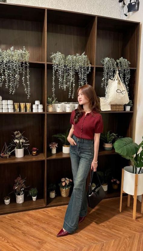 Ootd Casual Non Hijab, Casual Ootd Women, Cutbray Style, Celana Jins Wanita, Hijabi Ootd, Current Hairstyles, Outfit Ngampus, Ootd Korean Style, Ootd Simple