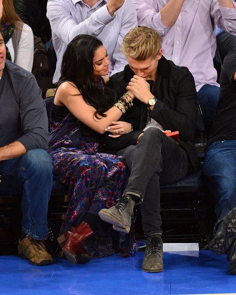 Pin for Later: Vanessa Hudgens and Austin Butler Are 2 Bohemians in Love, and It's a Beautiful Thing Austin Butler And Vanessa, Vanessa And Austin, Vanessa Hudgens And Austin Butler, Sixpack Workout, Celebrity Bodies, Insanity Workout, Bottom Workout, Austin Butler, Basketball Games